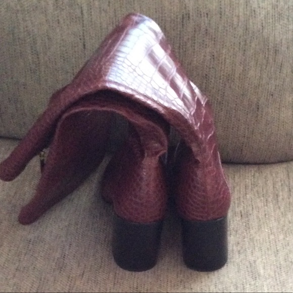 Frank Sarto Woman’s Burgundy Croc Boots Size 7 NIB - Picture 3 of 8